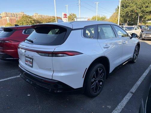 Oxygen White 2026 Toyota Crown Signia XLE