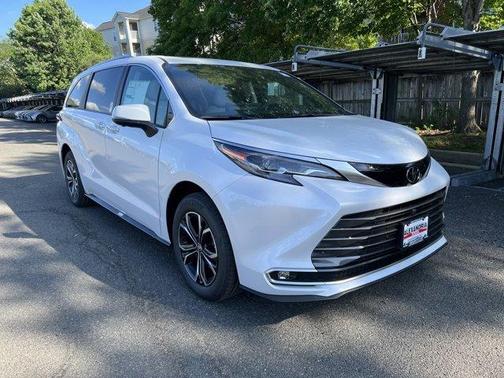 Platinum 2026 Toyota Sienna Platinum 7 Passenger