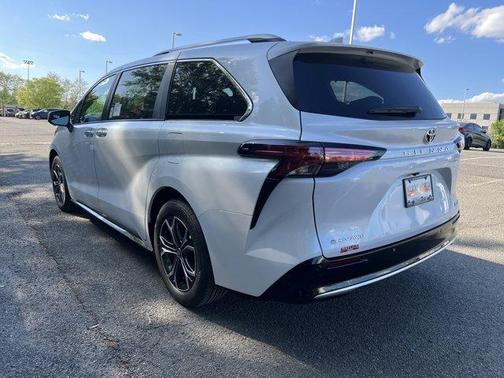 Platinum 2026 Toyota Sienna Platinum 7 Passenger