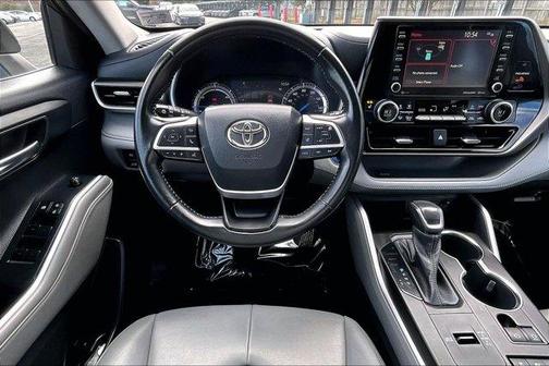 2022 Toyota Highlander Hybrid XLE