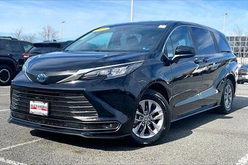 2025 Toyota Sienna LE