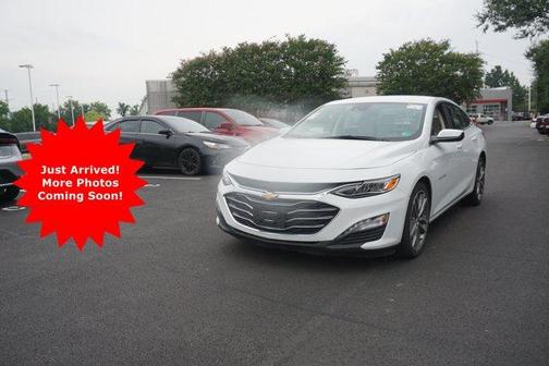 Summit White 2024 Chevrolet Malibu 2LT