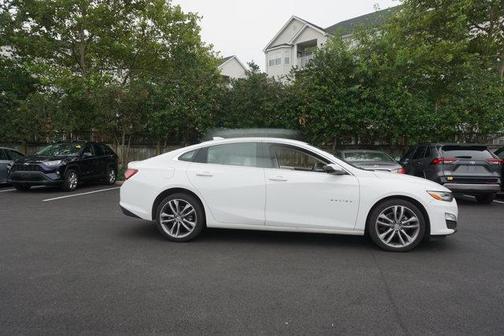 Summit White 2024 Chevrolet Malibu 2LT