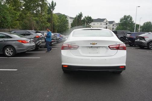 Summit White 2024 Chevrolet Malibu 2LT