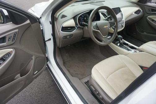 Summit White 2024 Chevrolet Malibu 2LT