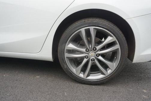 Summit White 2024 Chevrolet Malibu 2LT