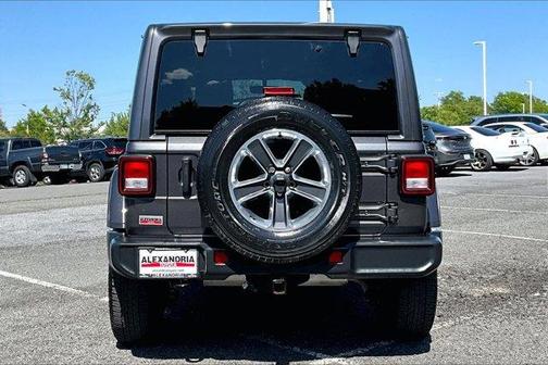 Granite Crystal Clearcoat Metallic 2022 Jeep Wrangler Unlimited Sahara