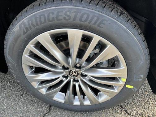 2025 Toyota Highlander Hybrid Platinum