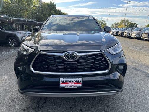 2025 Toyota Highlander Hybrid Platinum