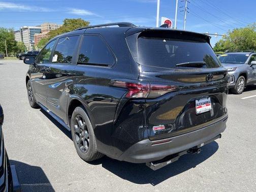 Midnight Black Metallic 2026 Toyota Sienna XLE