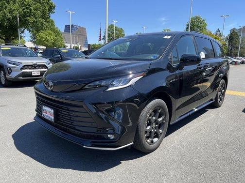 Midnight Black Metallic 2026 Toyota Sienna XLE