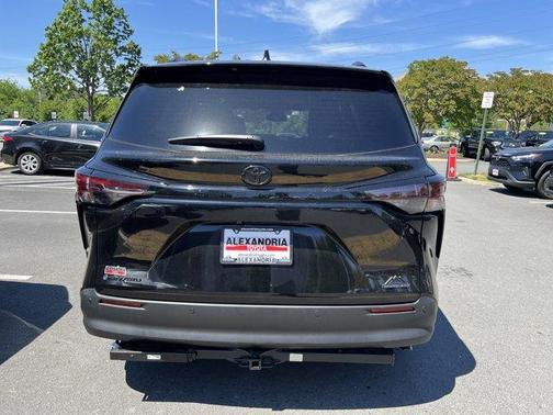 Midnight Black Metallic 2026 Toyota Sienna XLE