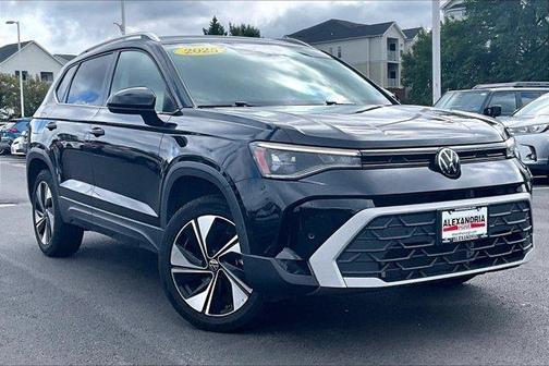 Deep Black Pearl Effect 2025 Volkswagen Taos 1.5T SE