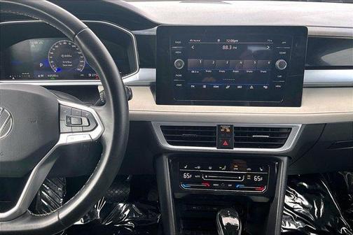 Deep Black Pearl Effect 2025 Volkswagen Taos 1.5T SE