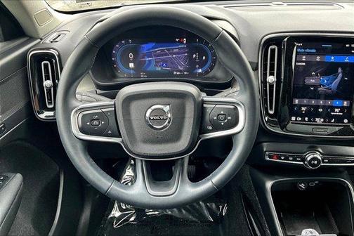 2023 Volvo XC40 B5 Plus Bright Theme