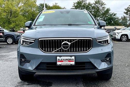 2023 Volvo XC40 B5 Plus Bright Theme