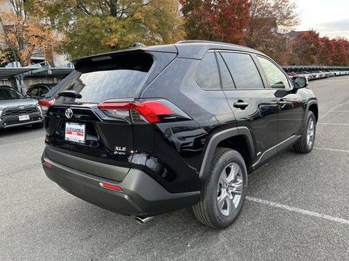 2025 Toyota RAV4 Hybrid XLE