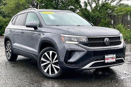 Pure Gray 2023 Volkswagen Taos 1.5T SE