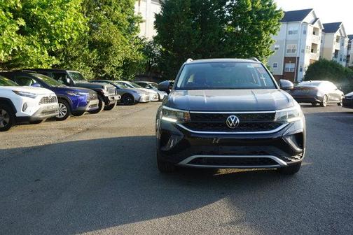 Pure Gray 2023 Volkswagen Taos 1.5T SE