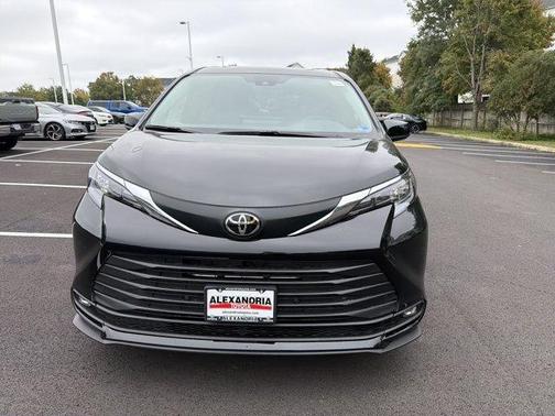 Midnight Black Metallic 2026 Toyota Sienna XLE