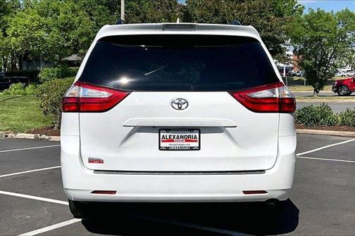 2019 Toyota Sienna LE