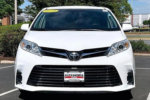 2019 Toyota Sienna LE