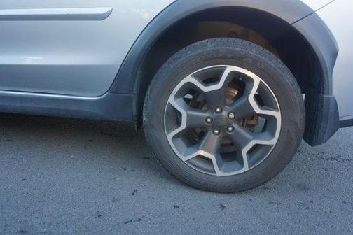 Ice Silver Metallic 2014 Subaru XV Crosstrek 2.0i Limited