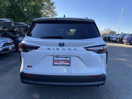 2025 Toyota Sienna XLE