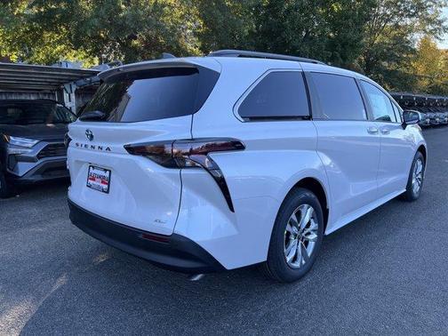 2025 Toyota Sienna XLE