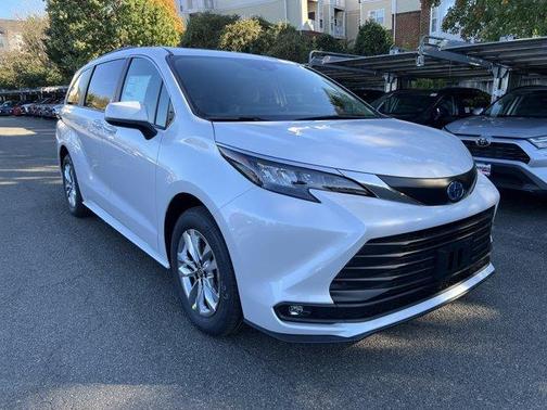 2025 Toyota Sienna XLE