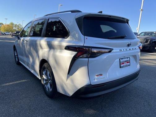 2025 Toyota Sienna XLE