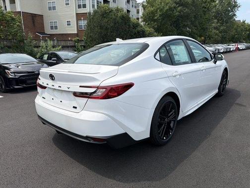 Ice 2026 Toyota Camry SE