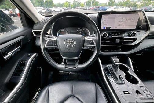 2024 Toyota Highlander Hybrid XLE