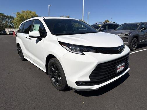 Ice 2026 Toyota Sienna Woodland Edition