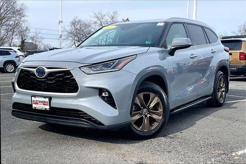 2022 Toyota Highlander Hybrid Bronze Edition