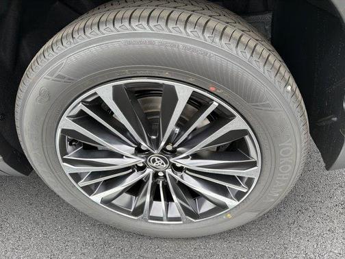 Metal 2026 Toyota Grand Highlander Hybrid MAX Platinum