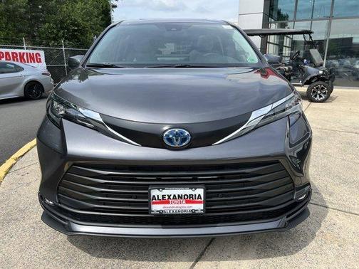 2025 Toyota Sienna XLE