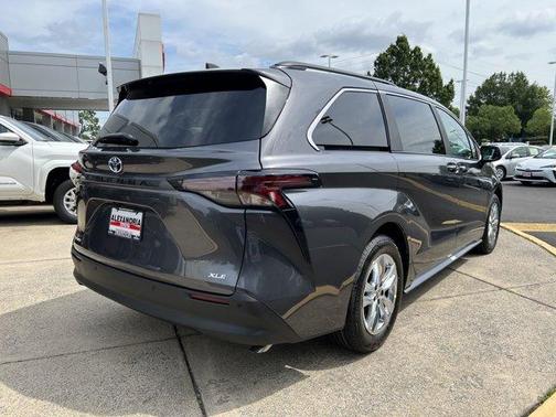 2025 Toyota Sienna XLE