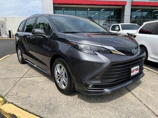 2025 Toyota Sienna XLE