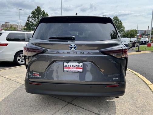 2025 Toyota Sienna XLE