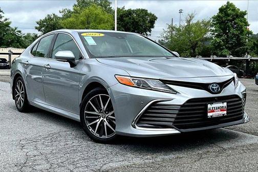 2023 Toyota Camry Hybrid XLE