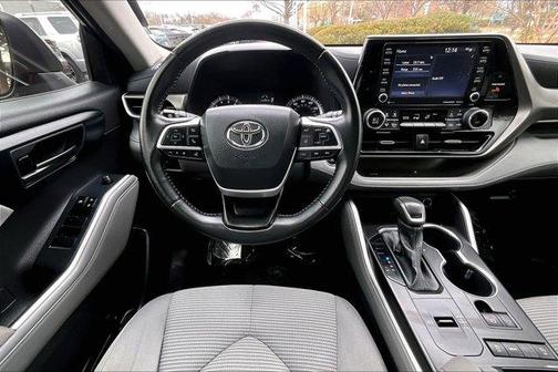 2022 Toyota Highlander LE