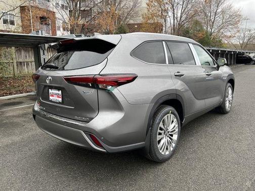 2026 Toyota Highlander Hybrid Platinum