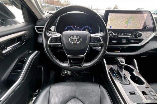 2023 Toyota Highlander Hybrid Platinum