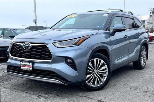 2023 Toyota Highlander Hybrid Platinum