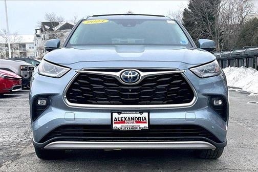 2023 Toyota Highlander Hybrid Platinum