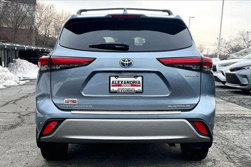 2023 Toyota Highlander Hybrid Platinum