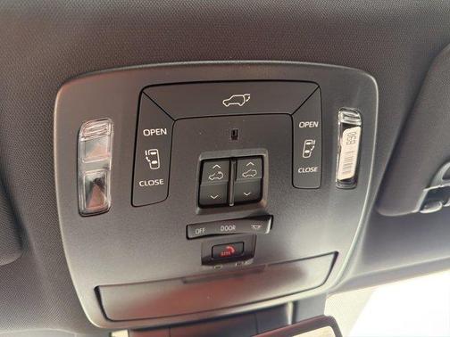 Platinum 2025 Toyota Sienna Platinum 7 Passenger