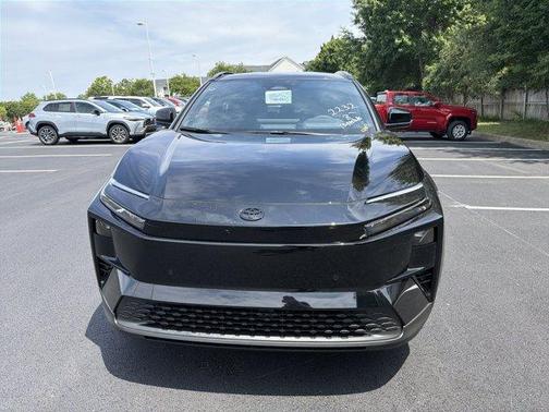 Midnight Black Metallic 2026 Toyota C-HR XSE