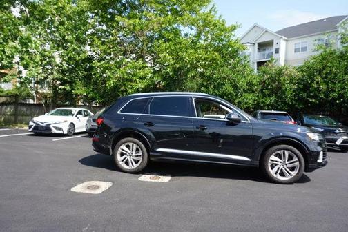 Mythos Black Metallic 2022 Audi Q7 55 Premium Plus